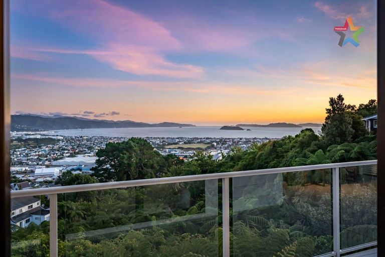 Photo of property in 18 Jacaranda Grove, Maungaraki, Lower Hutt, 5010