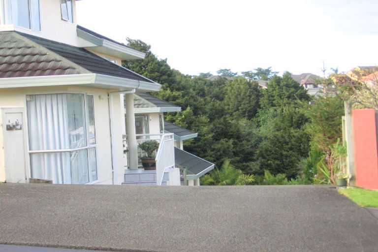 Photo of property in 1/61 Ribbonwood Crescent, Goodwood Heights, Auckland, 2105