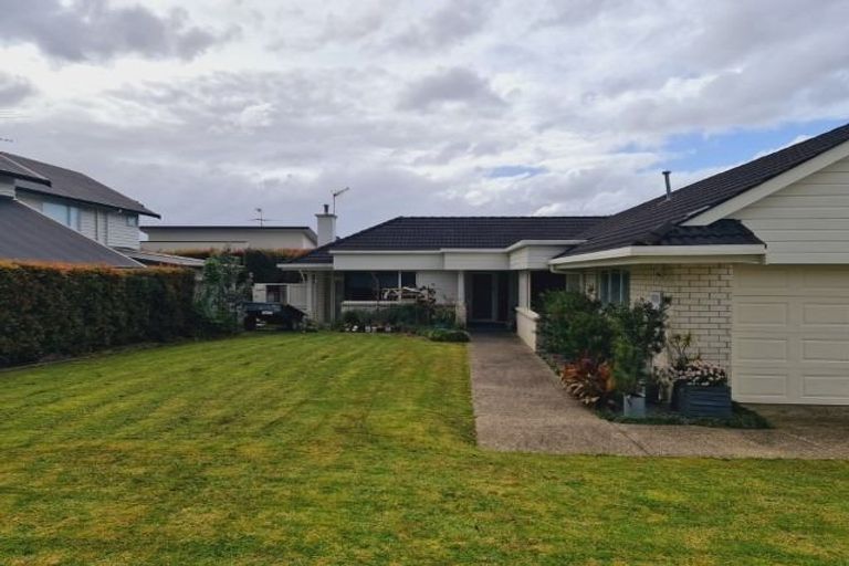 Photo of property in 37 English Oak Drive, Schnapper Rock, Auckland, 0632