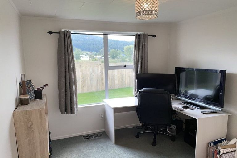 Photo of property in 13 Matthew Place, Kawaha Point, Rotorua, 3010