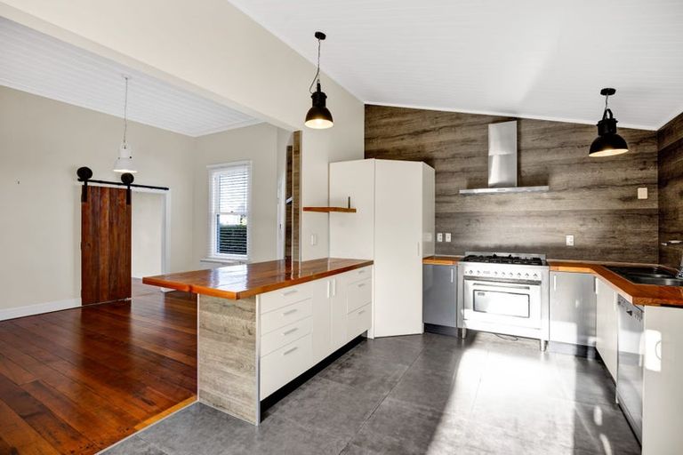 Photo of property in 120 Manawapou Road, Hawera, 4610