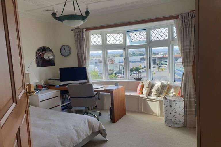 Photo of property in 18 Queens Drive, Kilbirnie, Wellington, 6022