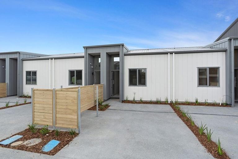 Photo of property in 15 Periko Way, Takanini, 2112