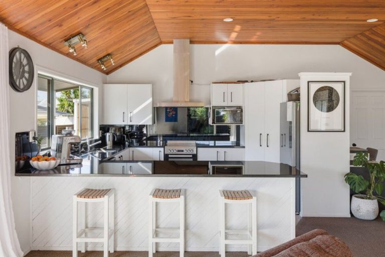 Photo of property in 32 Webb Place, Papamoa Beach, Papamoa, 3118