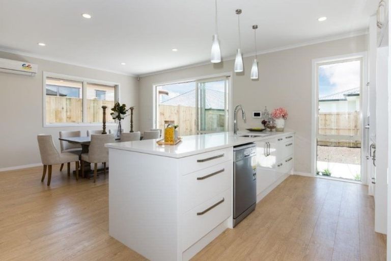 Photo of property in 11 Paso Fino Crescent, Karaka, Papakura, 2113