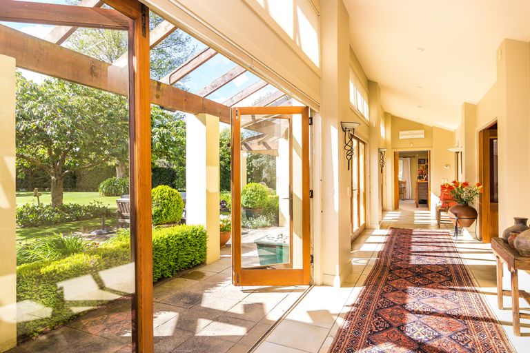Photo of property in 280 Gillespie Place, Acacia Bay, Taupo, 3385