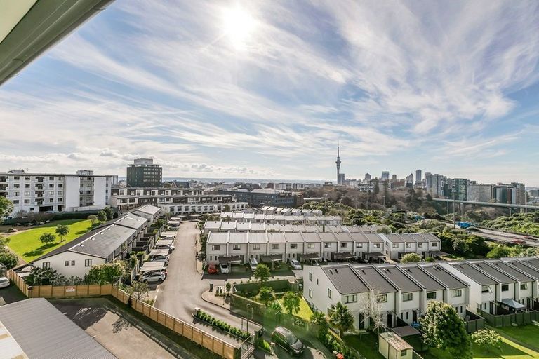 Photo of property in Luna Apartments, 6r/16 Burton Street, Grafton, Auckland, 1010