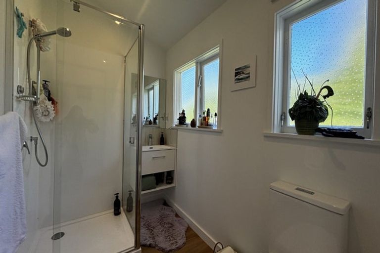 Photo of property in 18 Muri Road, Pukerua Bay, 5026