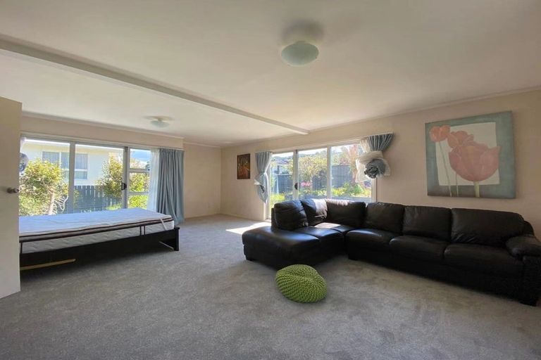 Photo of property in 6 Barlow Place, Chatswood, Auckland, 0626