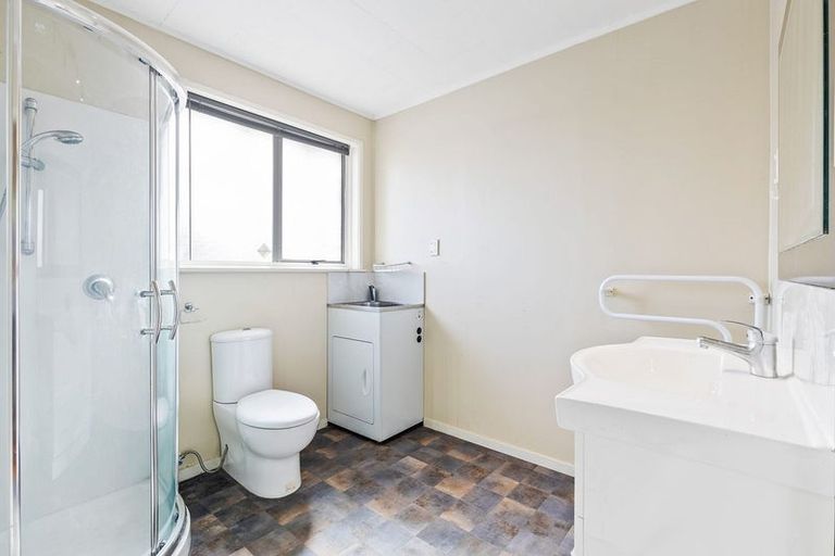 Photo of property in 20 Spencer Road, Pinehill, Auckland, 0632