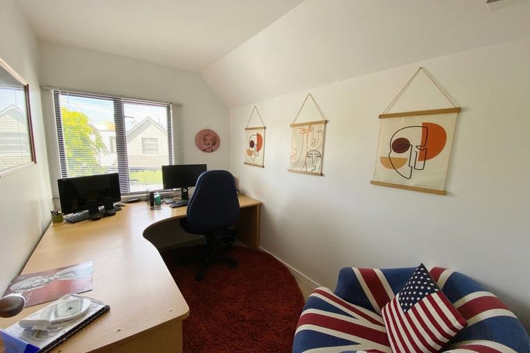 Photo of property in 7 Oakford Close, Riccarton, Christchurch, 8011