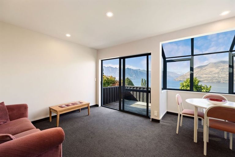 Photo of property in 18a Cameron Place, Fernhill, Queenstown, 9300