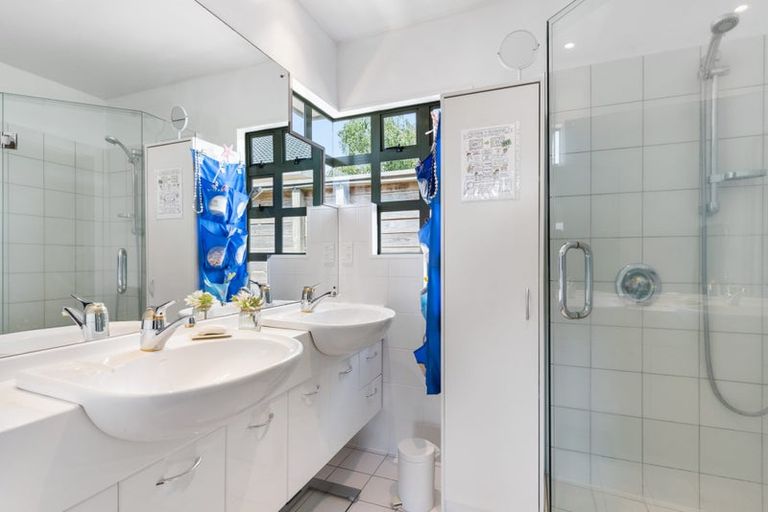 Photo of property in 1/28 Wiltshire Place, Somerville, Auckland, 2014