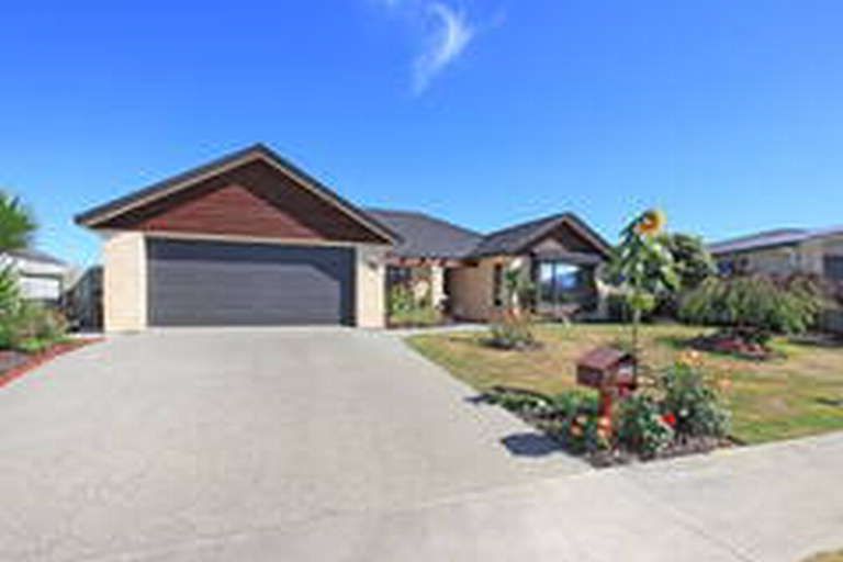 Photo of property in 23 Consort Close, Paraparaumu Beach, Paraparaumu, 5032