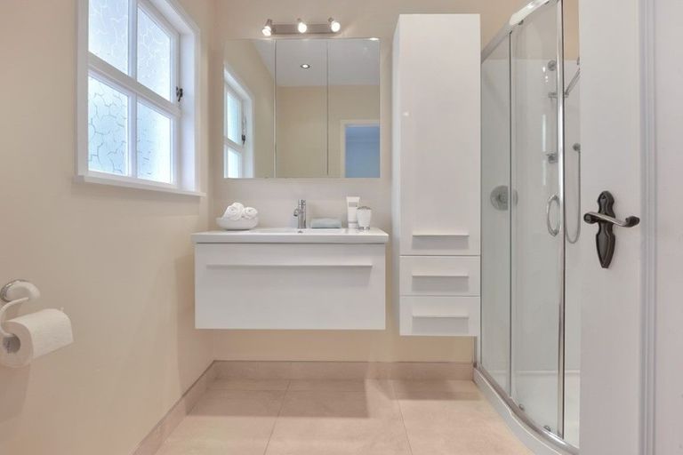 Photo of property in 2/8 Pierce Road, Milford, Auckland, 0620