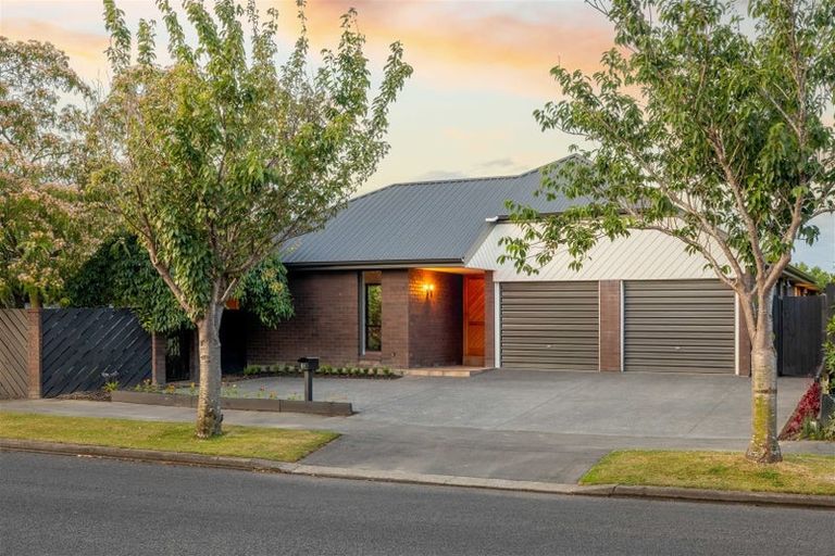 Photo of property in 81 Apsley Drive, Avonhead, Christchurch, 8042
