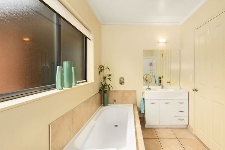 Photo of property in 17 Sams Way, Raumati South, Paraparaumu, 5032