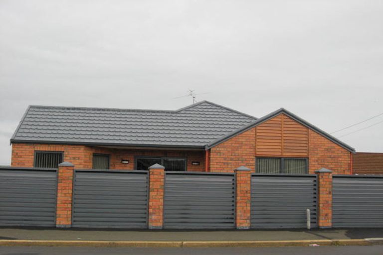 Photo of property in 139 Macandrew Road, South Dunedin, Dunedin, 9012