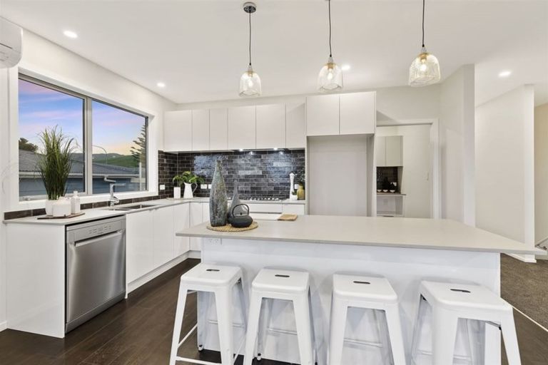 Photo of property in 87 Saint Andrews Road, Plimmerton, Porirua, 5026