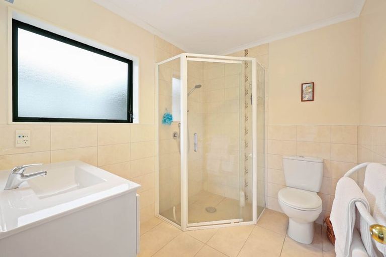 Photo of property in 8 Amesbury Rise, Henderson, Auckland, 0612