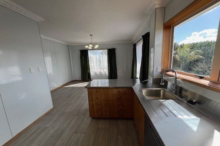 Photo of property in 24 Hurstbourn Priors, Goodwood Heights, Auckland, 2105