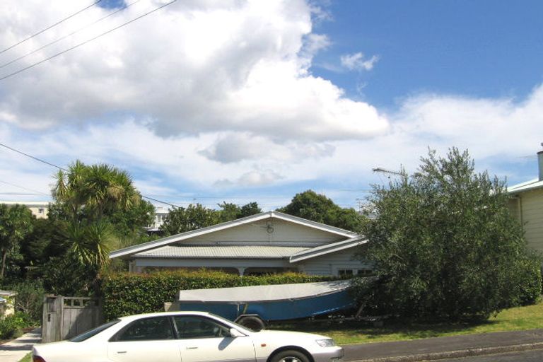 Photo of property in 31 Rutland Road, Stanley Point, Auckland, 0624