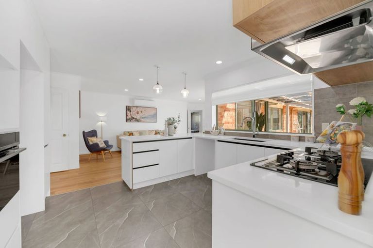 Photo of property in 5 Point View Link, East Tamaki Heights, Auckland, 2016