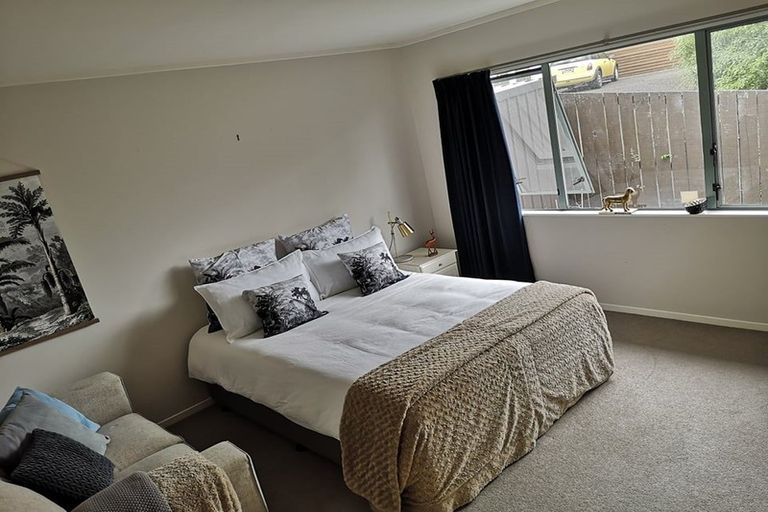 Photo of property in 24 Goldfinch Rise, Unsworth Heights, Auckland, 0632