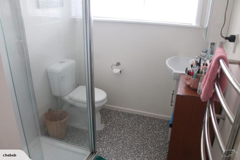 Photo of property in 1/6 Oxford Crescent, Ebdentown, Upper Hutt, 5018