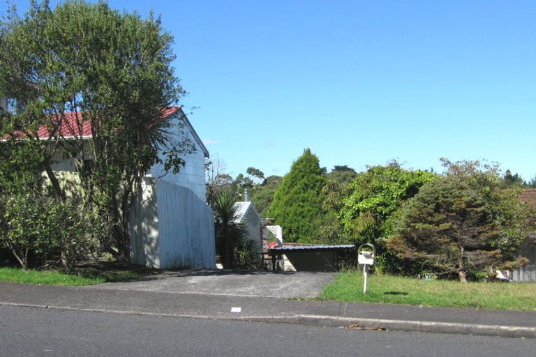 Photo of property in 1/10 Oreil Avenue, West Harbour, Auckland, 0618