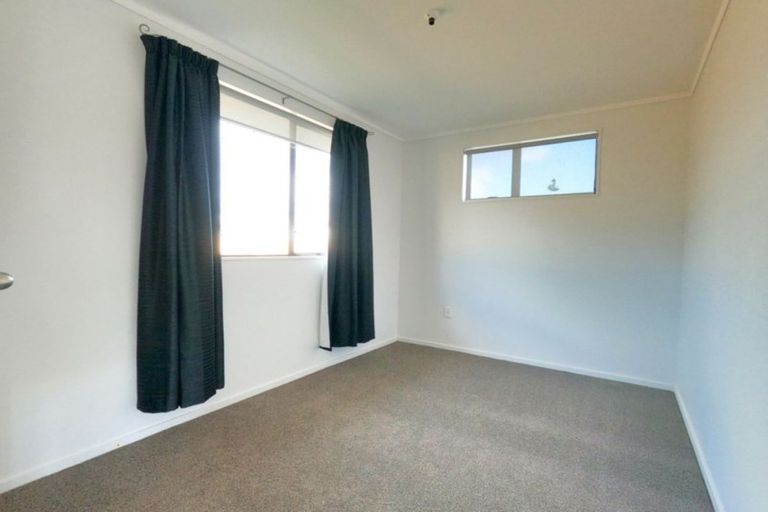 Photo of property in 2/35 Hill Crescent, Papakura, 2110
