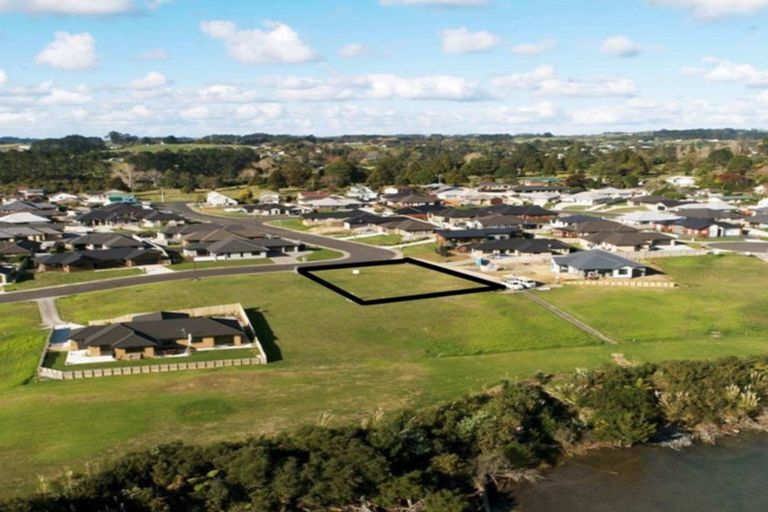 Photo of property in 42 Harbour Crest Drive, Waiuku, 2123