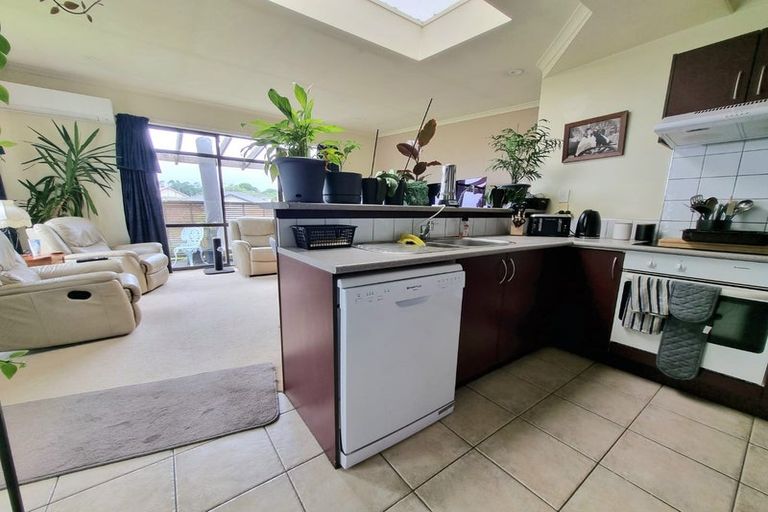 Photo of property in 2c Charlenne Close, Ranui, Auckland, 0612