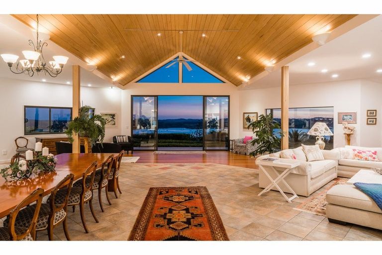 Photo of property in 2 Doves Bay Road, Kerikeri, 0294