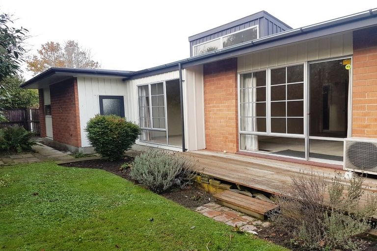 Photo of property in 2/23 Tudor Avenue, Ilam, Christchurch, 8041