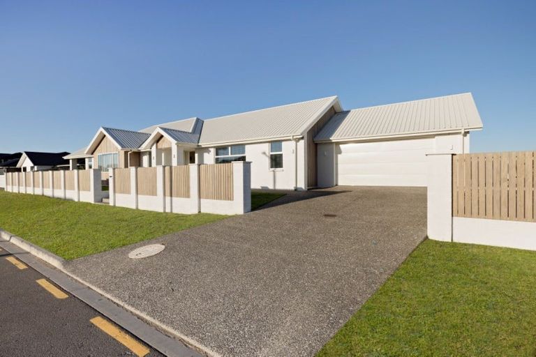 Photo of property in 4 Kuakua Close, Papamoa Beach, Papamoa, 3118