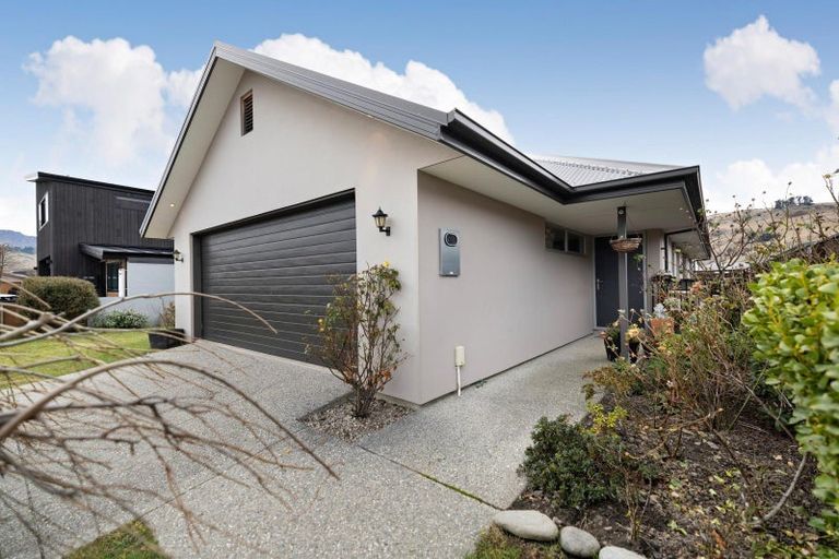 Photo of property in 3 Judge And Jury Drive, Lake Hayes, Queenstown, 9304