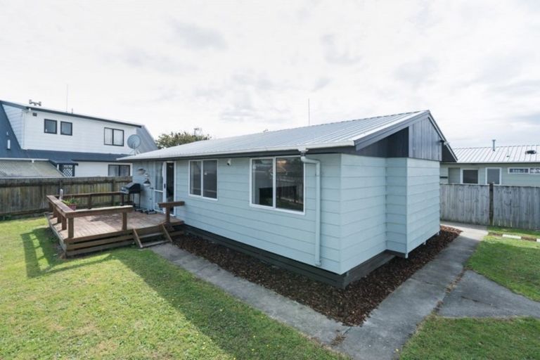 Photo of property in 30 Tiller Close, Kelvin Grove, Palmerston North, 4414