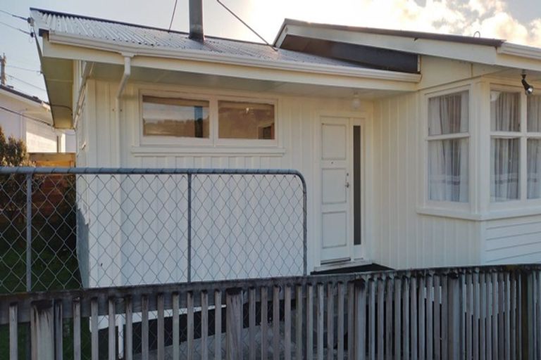 Photo of property in 7 Terrance Grove, Paparangi, Wellington, 6037