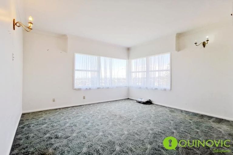 Photo of property in 520 Glenfield Road, Glenfield, Auckland, 0629