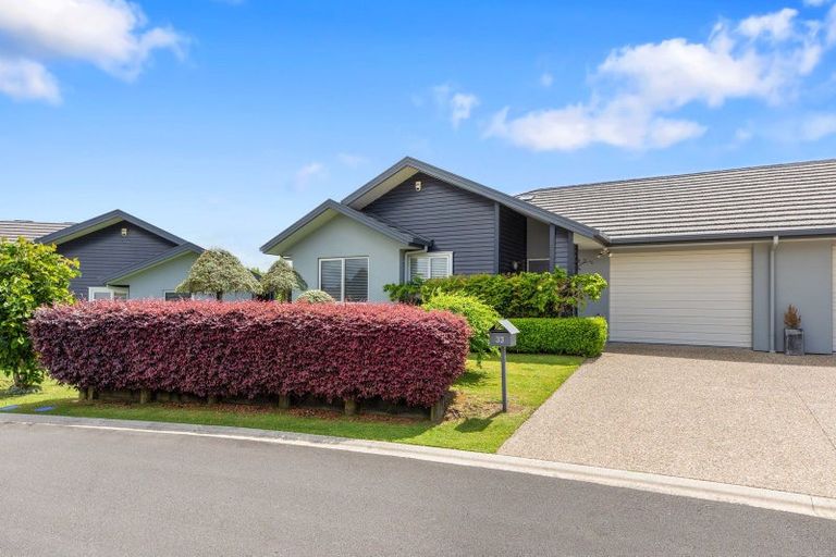 Photo of property in 33 Bridgewater Way, Pyes Pa, Tauranga, 3112