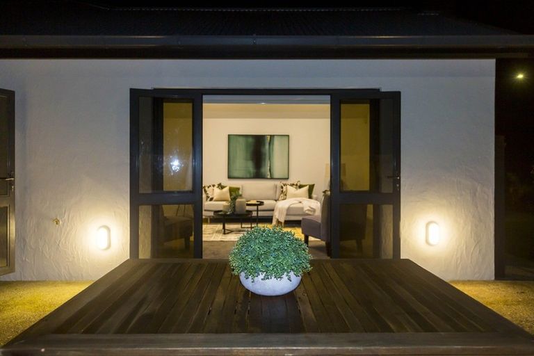 Photo of property in 1 Garrett Place, Riverstone Terraces, Upper Hutt, 5018