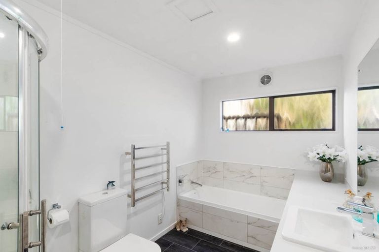 Photo of property in 2/685 East Coast Road, Browns Bay, Auckland, 0630