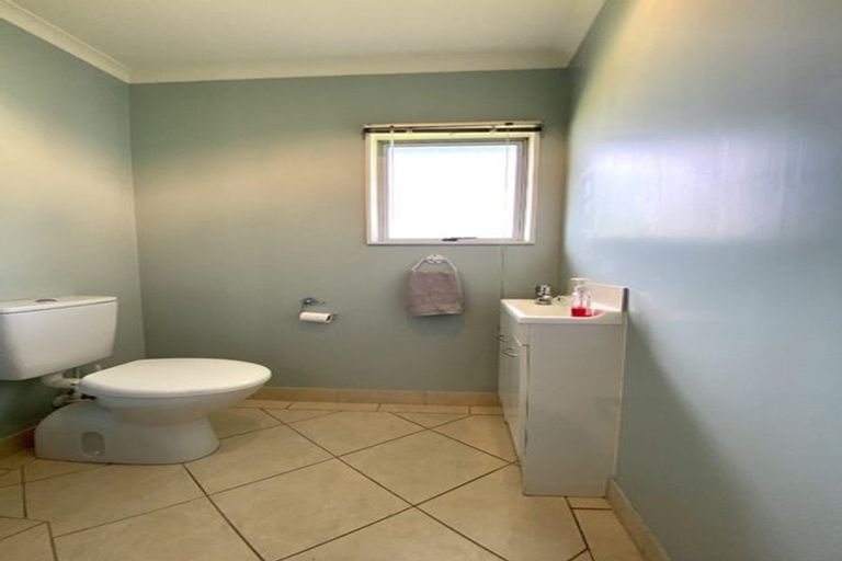 Photo of property in 5 Swain Grove, Riverstone Terraces, Upper Hutt, 5018