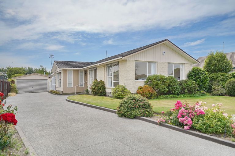 Photo of property in 14 Greenock Street, Redwood, Christchurch, 8051