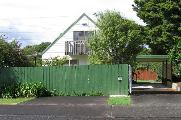 Photo of property in 2a Talavera Place, Te Atatu South, Auckland, 0602
