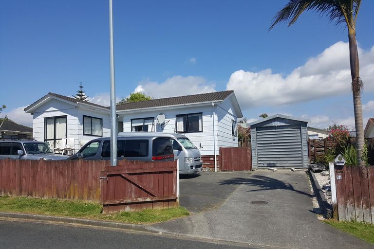 Photo of property in 1/5 Senecio Place, Weymouth, Auckland, 2103