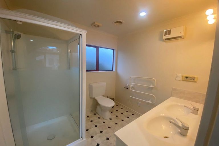 Photo of property in 27 Amesbury Drive, Churton Park, Wellington, 6037