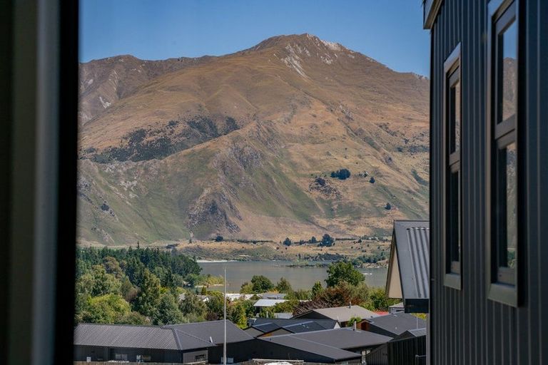 Photo of property in 2 Tuohy Lane, Wanaka, 9305