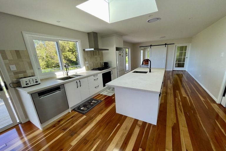 Photo of property in 15 Dowse Drive, Maungaraki, Lower Hutt, 5010